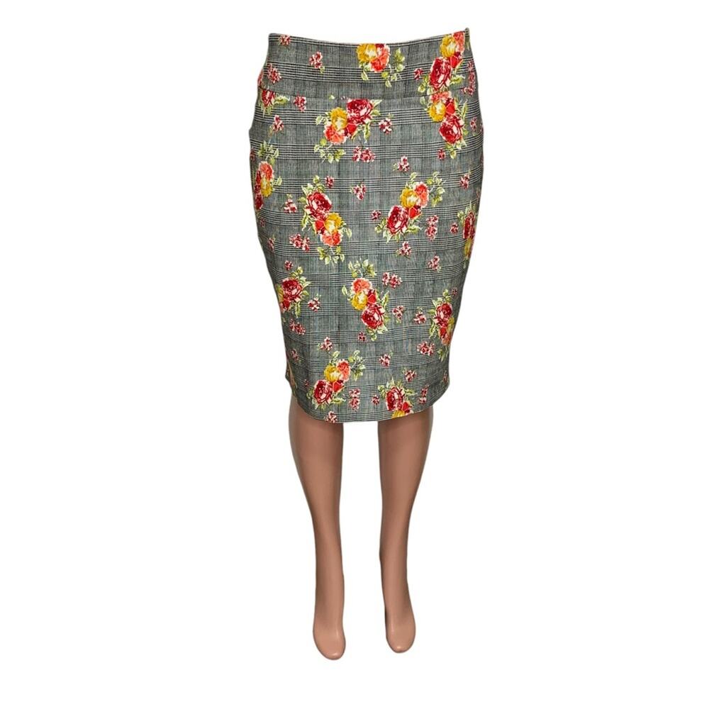 SOHO Apparel NWOT Skirt Floral Print Size M